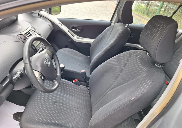 Toyota Yaris cena 20900 przebieg: 204000, rok produkcji 2010 z Wronki małe 137